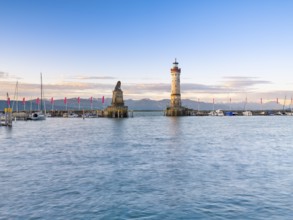 View of the new lighthouse and the Bavarian lion of Lindau, sunrise, Lindau on Lake Constance,