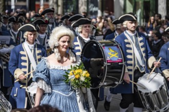 Zunft zur Meisen, parade of historically costumed guild members, Sechseläuten or Sächsilüüte,