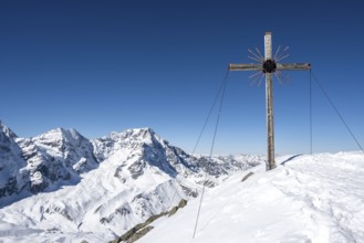 Snow-covered mountain landscape, summit cross of the Madritschspitze, Ortler Alps, Vinschgau