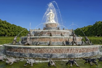 Latona Fountain, Latona Fountain, fountain with statue of the goddess Latona and gargoyles, animal