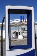 Hydrogen refuelling station in Antwerp, for cars and trucks, H2 lettering, 350 KW fast charging