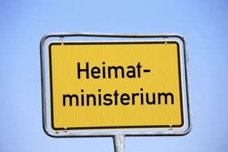 Symbolic image: Town sign with the words Heimatministerium (Ministry of Homeland)