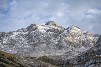 Rocky, steep summit of the Schafkarspitze, Karwendel Mountains, Alpenpark Karwendel, Tyrol,