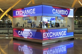 Money exchange booth office, Cambio bureau de change, terminal 4 Madrid airport, Spain, Europe