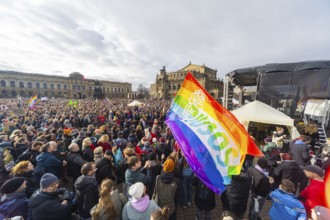 160 organisations and initiatives demonstrated against the right in Dresden on Saturday. Around 10,