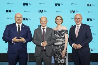 Leif-Erik Lindner (Managing Director of IFA Management GmbH), Olaf Scholz, Chancellor of the