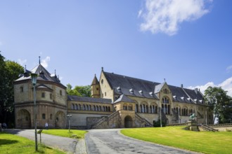 The imperial palace of Goslar covers an area of around 340 by 180 metres, situated at the foot of