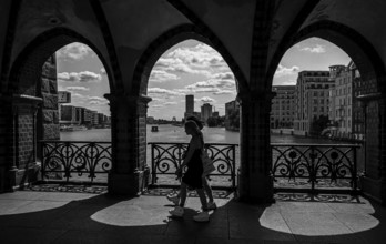 Black and white photograph, female tourists at the Oberbaum Bridge, Berlin, Germany, Europe