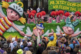 Rose Monday parade in Düsseldorf, themed floats of carnival societies and other participants in the