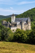 Bürresheim Castle, castle north-west of Mayen on a rocky spur in the Nettetal valley,