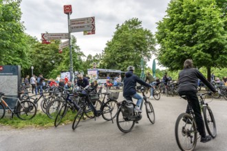 Erzbahntrasse cycle path in Gelsenkirchen, Erzbahnbude, snack bar, meeting point at the