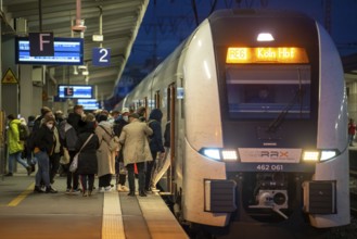 Station, local train, regional express RE6, RRX, to Cologne, arrives, passengers, Essen, North