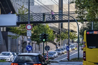 Foot and cycle path bridge over Segerothstraße, Essen city centre, cycle path network, part of the