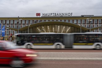 Bochum central station, station concourse, local bus, public transport connection, North