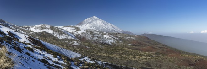 El Teide National Park, behind it the Pico del Teide, 3715m, World Heritage Site, Tenerife, Canary