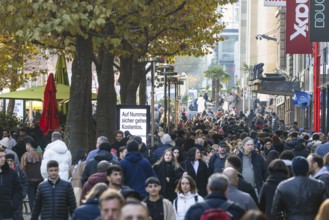 Crowds of people out and about in the Königstraße shopping street. The shops in the pedestrian zone