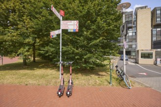 Signposts to the main railway station, Altstadt, Carlstadt, city centre, Neuss, golf course and