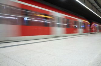 Underground arriving S-Bahn, train, class 420 in traffic red, platform, stop, Feuersee station,