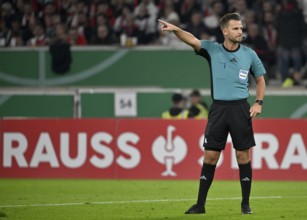 Referee Referee Daniel Schlager Gesture Gesture MHPArena, MHP Arena Stuttgart, Baden-Württemberg,