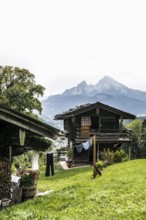 Historic wooden house, view of the Watzmann, Berchtesgarden Alps, Berchtesgaden, Berchtesgadener