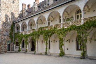 Inner courtyard, arcades, Rothschild Castle, Rothschildschloss, Waidhofen an der Ybbs, Mostviertel,