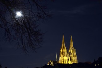 Regensburg, Bavaria, Full moon, St Peter's Cathedral, March, Germany, Europe