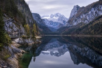 The Vordere Gosausee lake in autumn with a view of the Dachstein mountain range. The Gosaukamm on