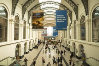 Reception hall, main railway station, Dresden, Saxony, Germany, Europe