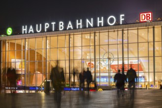 Silhouettes of people, Cologne Central Station, Cologne, North Rhine-Westphalia, Germany, Europe