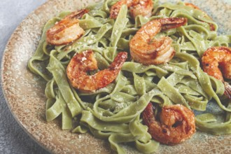 Tagliatelle with spinach, in cream sauce, with shrimp, homemade, no people