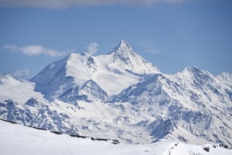 Snow-covered mountain landscape, view of the Matterhorn, Bernese Alps, Bernese Oberland,