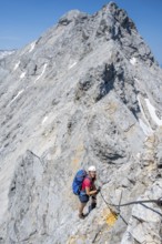 Mountaineer on the Jubiläumsgrat between Zugspitze and Alpspitze, high mountains, Wetterstein