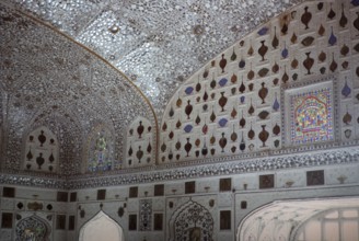 Mirror ceiling of the Mirror Palace, Amer or Amber Fort, Moghul Palace, Jaipur, Rajasthan. India