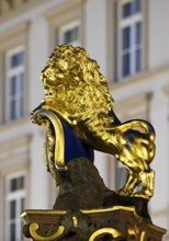 Golden Nassau lion on the market fountain, Schlossplatz, state capital Wiesbaden, Hesse, Germany,