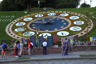 Flower Clock near Maidan Nezalezhnosti, Independence Square, Kiev, Ukraine, Europe