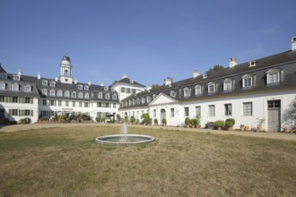 Inner courtyard with fountain of the baroque Rumpenheim Castle, white, Rumpenheim, Main, Offenbach,