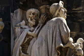 Death behind St. James on the entrance portal of the Marktkirche, artist Jürgen Weber, Hanover,