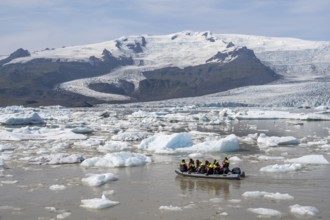 Boats with tourists in the glacier lagoon, ice lagoon Fjallsárlón, ice floes in front of glacier