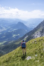 Mountaineers climbing the Scheffauer, Kitzbühel Alps, Tyrol, Austria, Europe