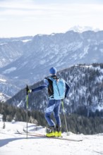 Ski tourers, mountains in winter, ski tour to Sonntagshorn, Chiemgau Alps, Bavaria, Germany, Europe