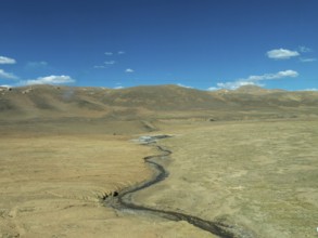 Meandering river in front of a mountain landscape in the highlands of Tibet, Tibet, China, Asia