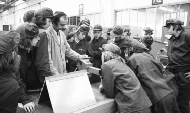 In the training workshop of Hoesch AG in Dortmund, here on 6.8.1974, apprentices are trained in