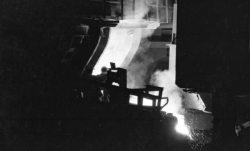 Steel production at the Hoesch AG steelworks in the Westfalenhuette on 4.12.1974 at the blast