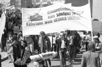 In the municipal election campaign, members and supporters of the German Communist Party (DKP)