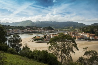 Village and beach, Ribadesella, Asturias, Asturias, Costa Verde, Northern Spain, Spain, Europe