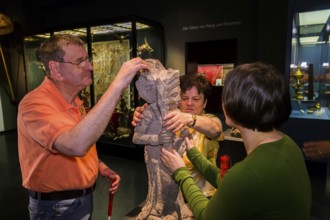 Blind people at the Grassimuseum