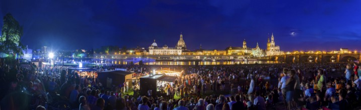 Elbe meadows for the Roland Kaiser concert in Dresden