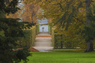 About 15 kilometres east of Dresden city centre, directly on the Elbe, lies Pillnitz Palace & Park,