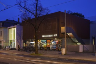 The Programmkino Ost (http: www.programmkino ost.de) is a successful mixture of renovation and new