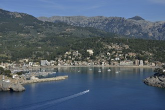 Port of Puerto de Sóller, Majorca, Balearic Islands, Spain, Europe